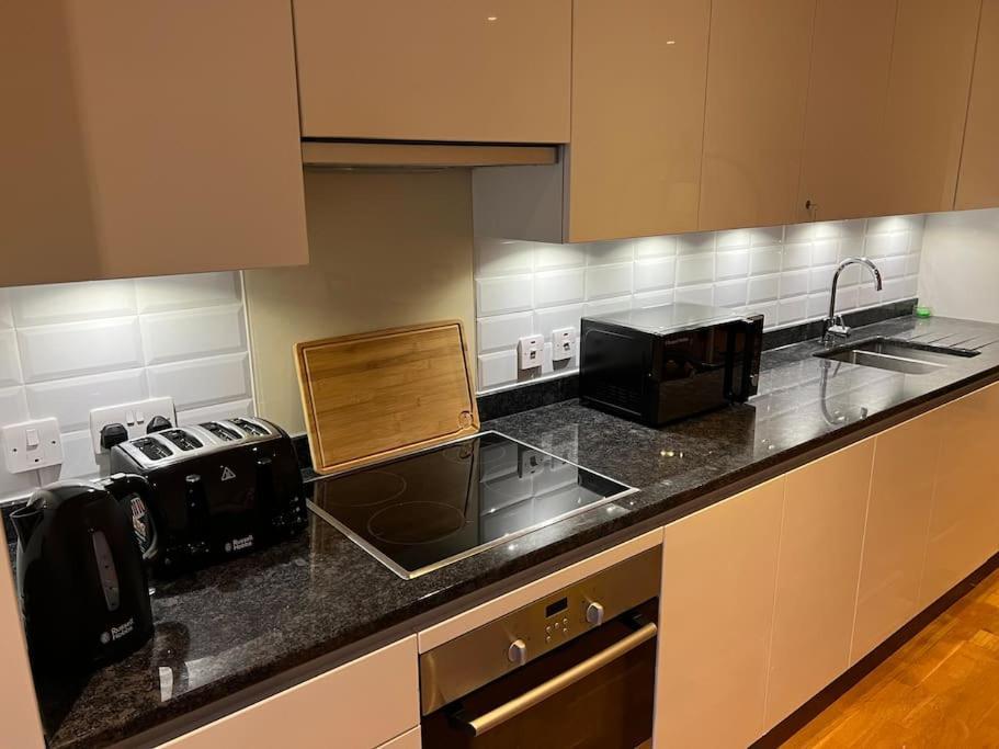 Modern 2 Bed - Olympic Park Stratford Apartment ลอนดอน ภายนอก รูปภาพ